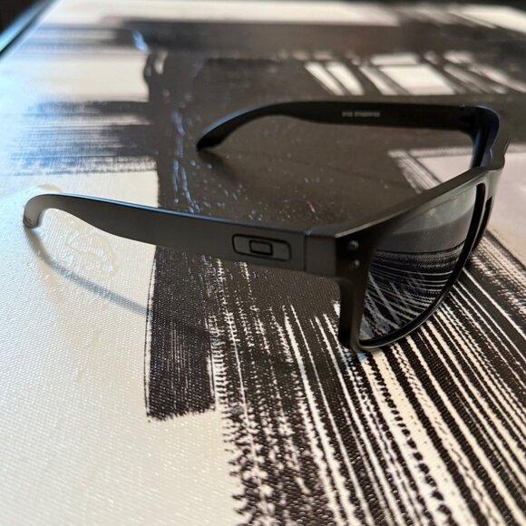OO9102 Oakley Holbrook Black Matte Frame - Picture 4 of 10